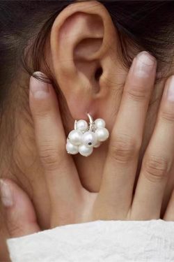 Korean Retro Minimalist Pearl String Stud Earrings for Women - Versatile Niche Design in Fashionable Temperament Style