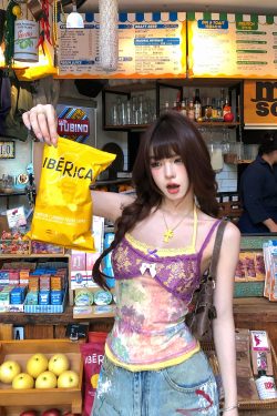 Korean Style Fake Two-Piece Lace Halter Crop Top - Slim-Fit Summer Fashion for Trendy Girls