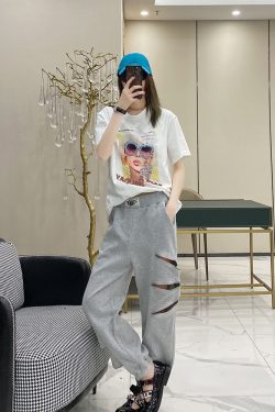 Korean Style Heavy Beaded Casual T-Shirt with Beauty Pattern - Trendy Short Sleeve Top for Women, Perfect for Summer Fashion
