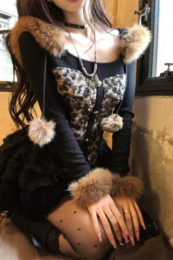 Korean Style Leopard Print Hooded Knitted Sweater for Women - Sexy Slim Fit Plush Long Sleeve for Autumn and Winter