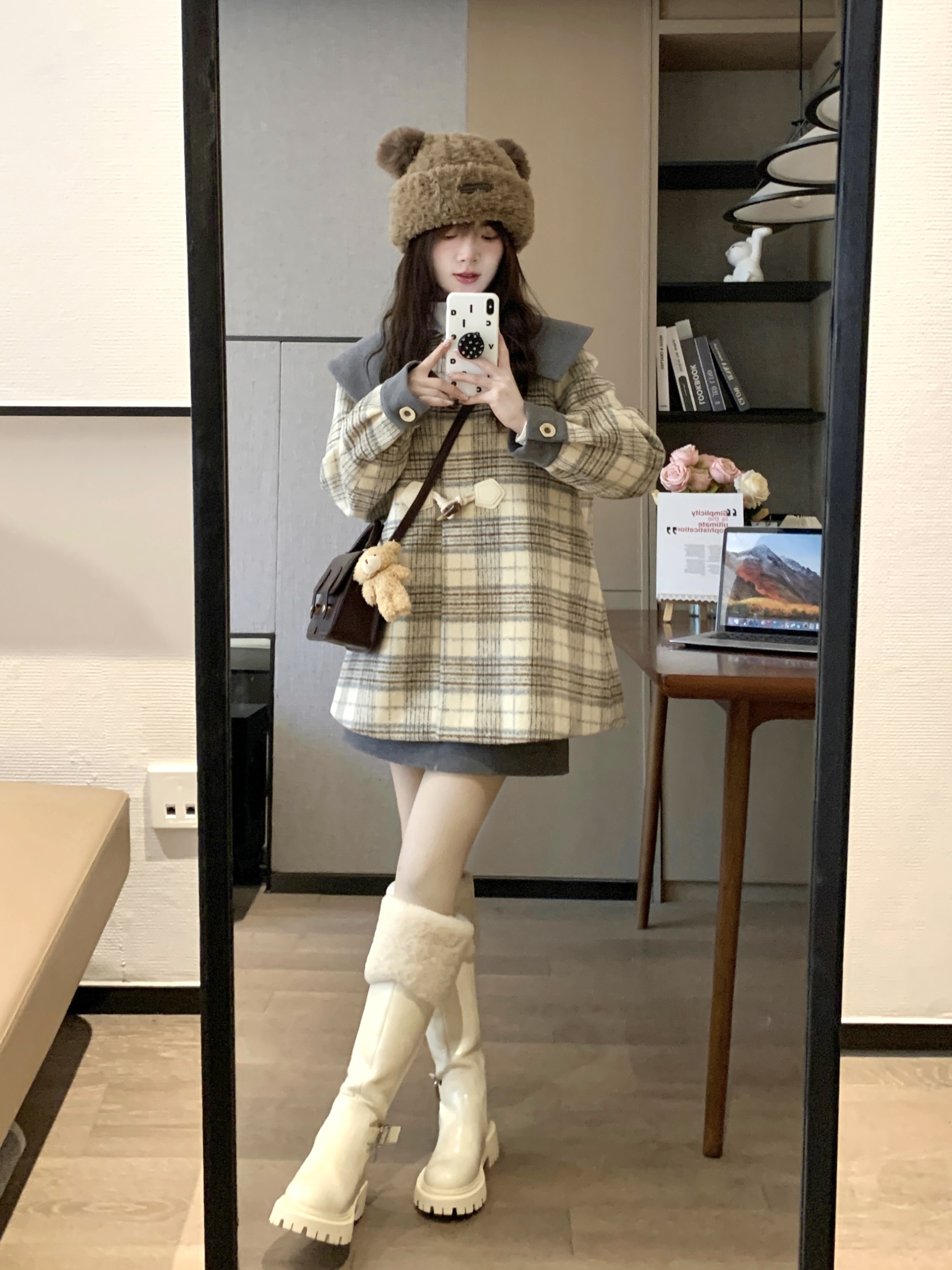 Korean-Style Mid-Length Slimming Gray Wool Coat Set for Women - Soft, Thick, and Warm for Early Spring Fashion