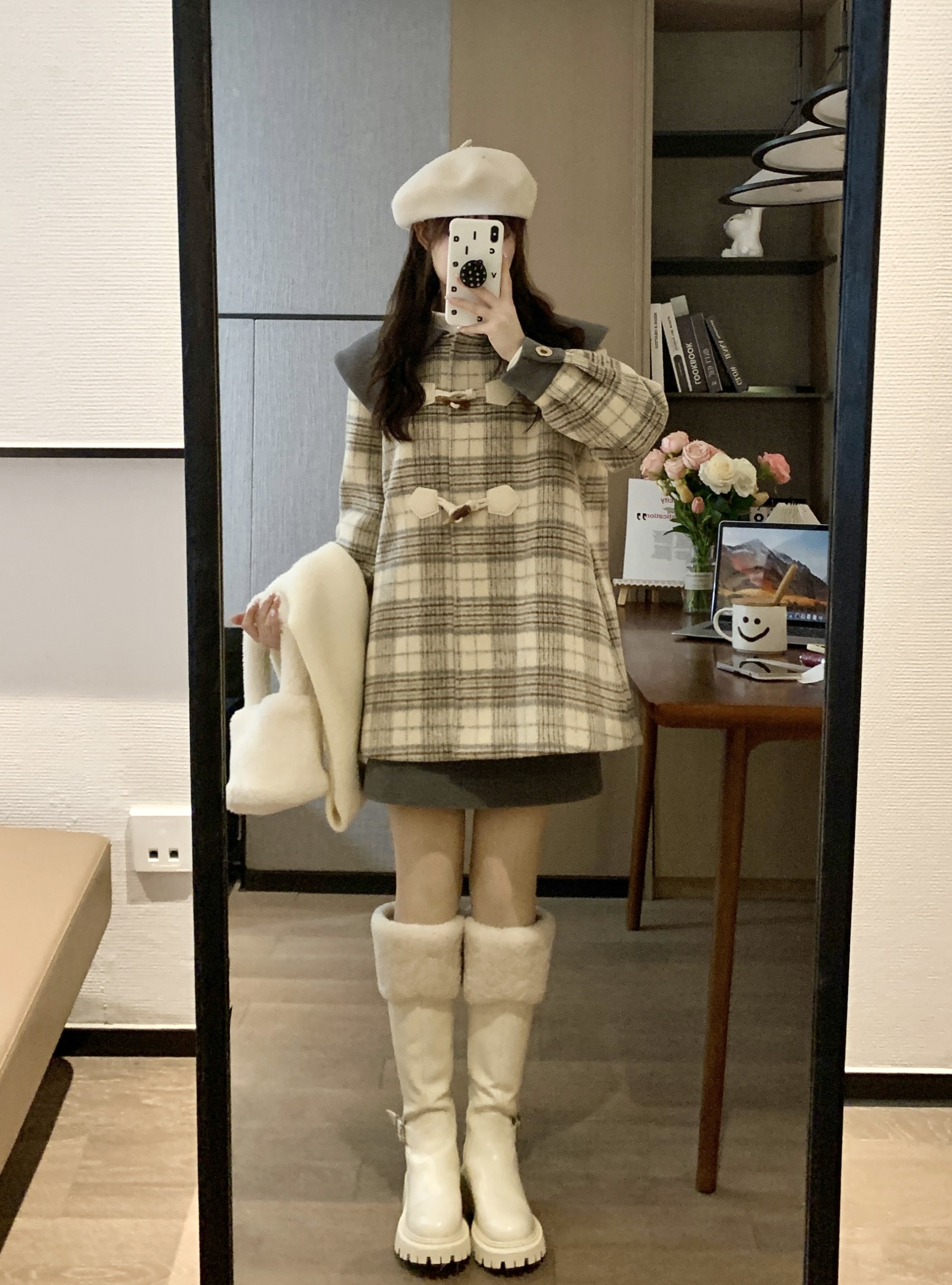 Korean-Style Mid-Length Slimming Gray Wool Coat Set for Women - Soft, Thick, and Warm for Early Spring Fashion