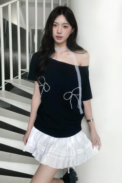Korean Style Off-Shoulder Black T-Shirt with Bow and Pearl, Short Sleeve Loose Summer Top for a Sexy Look