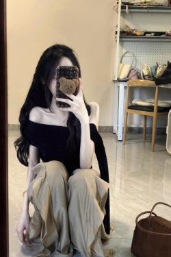 Korean-Style Off-Shoulder Flowing Strap Top for Women - Slimming Spicy Girl T-Shirt in Pure Desire Design