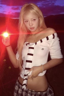 Korean Style One-Shoulder Short Sleeve Patchwork Striped T-Shirt Slim Fit Summer Top for Women - Trendy Off-Shoulder Design
