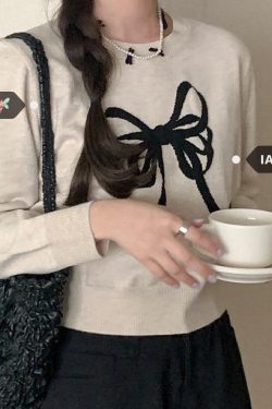 Korean-Style Round Neck Knitted Sweater with Bow Pattern - Cute Romantic Design for 2023 Fashion Trends