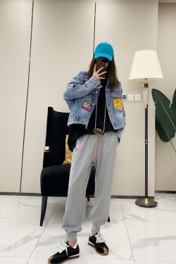 Korean Style Slim Fit Casual Sweatpants for Women with Elastic Waist and Heart-Shaped Brooch - Trendy Cuffed Design for Spring & Autumn