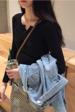Korean-Style Slim-Fit V-Neck Knitted Top for Women, Flattering Autumn Winter Layering Shirt, Trendy Basic Fashion Piece