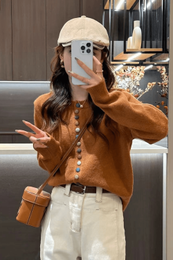 Korean-Style Soft Knitted Sweater & Denim Wide-Leg Pants Matching Set for Autumn/Winter - Fashionable Age-Reducing Two-Piece Outfit