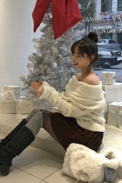 Korean Style Winter Mini Skirt Set with Waist Belt in Beautiful Matte Velvet – Trendy Fashion for Girls