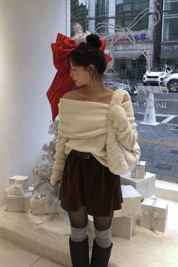 Korean Style Winter Mini Skirt Set with Waist Belt in Beautiful Matte Velvet – Trendy Fashion for Girls