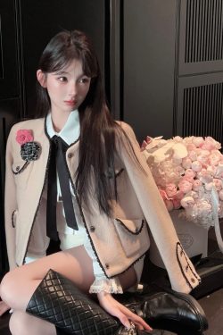 Lace-Trimmed Floral Design Short Woolen Coat for Women - Winter Down Inner Lining, Elegant Style
