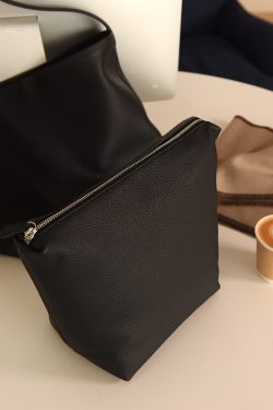 Large Capacity TR Style Bucket Tote Bag in Imported Cowhide with Lychee Texture - Perfect Shoulder Bag for Everyday Use