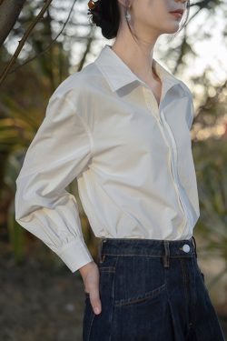 Layered White Long Sleeve Shirt for Women - French Style Casual Top for Spring & Autumn, Chic and Versatile Fashion Essential