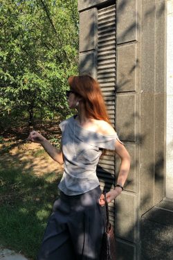 Light Gray Off-Shoulder Lapel Pleated Waist Top - Women's Summer Fashion, Diagonal Neck, Elegant Temperament Style