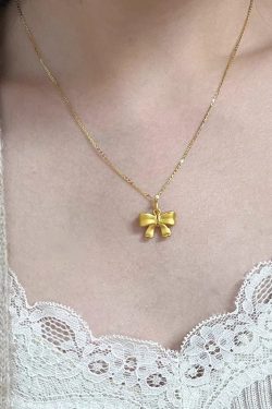 Light Luxury Bowknot Necklace for Women - 2024 Trendy Clavicle Chain Accessory, Niche Design for Girls, Perfect for Everyday Elegance