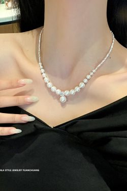 Light Luxury Broken Silver Pearl Necklace for Women - Versatile Clavicle Chain, High-End Niche Design Neck Accessory