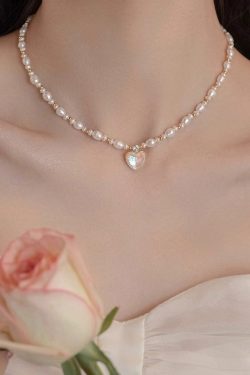 Light Luxury Heart Clavicle Chain Necklace for Women - High-End Parisian Style Fashion Jewelry