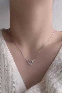 Light Luxury Heart-Shaped Hollow Necklace for Women - Minimalist Clavicle Chain, Korean & Japanese Design, Elegant Fashion Accessory