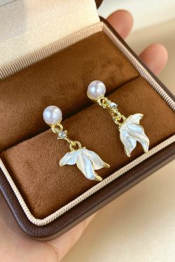 Light Luxury Mermaid Tail Pendant Earrings with Pearl Tassel for Women - Unique High-End Style, Elegant Fashion Accessory