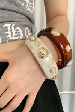 Light Luxury Shell Inlaid Bracelet for Women - Bohemian Vacation Style Exaggerated Bangle, Trendy Niche Fashion Accessory