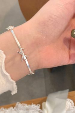 Light Luxury Snake Bone Chain Bow Bracelet for Girls - Exquisite High-End Niche Design, Trendy 2024 Jewelry