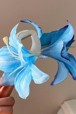 Lily Flower Hair Clip - Luxurious Shark Clip Headwear for Sweet Temperament, Vacation Style, Perfect for Photo Shoots
