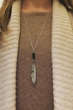 Long Arrow Pendant Necklace for Women - Fashionable Volcanic Stone Jewelry, Versatile European and American Style Accessories