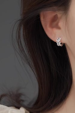 Luxury Leaf Drop Earrings for Women - Exquisite Hoop Design, Elegant Fashion Jewelry, Chic Statement Accessory