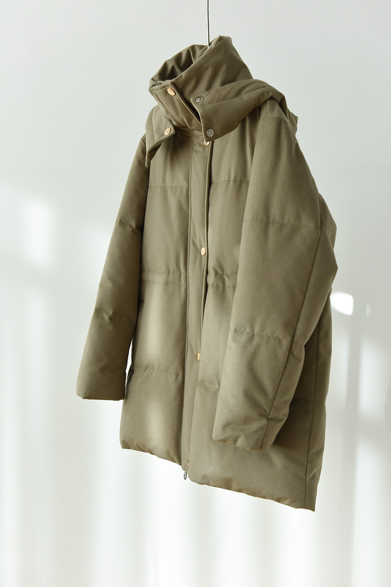 Luxury Slim-Fit Down Jacket in High-End Wool with Detachable Hood, Waist-Cinching Design, Mid-Length Fashion for Commuting