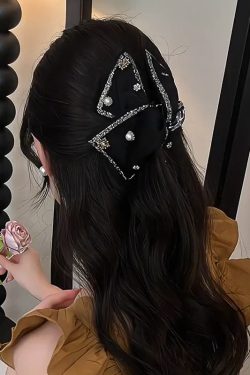 Luxury Triangle Hair Clip with Diamond and Pearl, Stylish Shark Clip Hair Accessory for Elegant Hairstyles
