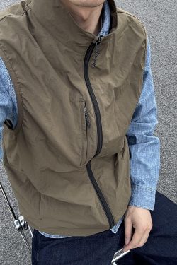 Men's Olive Green Windproof Climbing Vest - Outdoor Functional Sleeveless Jacket with Stand-Up Collar for Summer Adventures