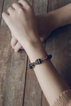 Men's Retro Ebony Bead Single Circle Bracelet - Trendy Niche Design for Couples, Unique Personality Accessory