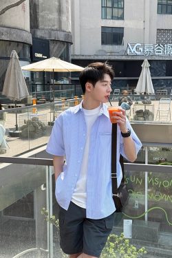 Men's Short-Sleeve Casual Shirt - Trendy Summer Jacket in Loose Fit, Stylish Hong Kong Design for Effortless Fashion