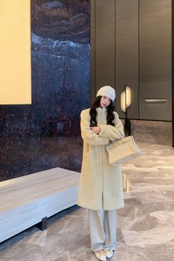 Mid-length Stand Collar Thick Wool Coat for Women, Elegant Fur-Trimmed Design, High-End Quality, Chic Winter Outerwear
