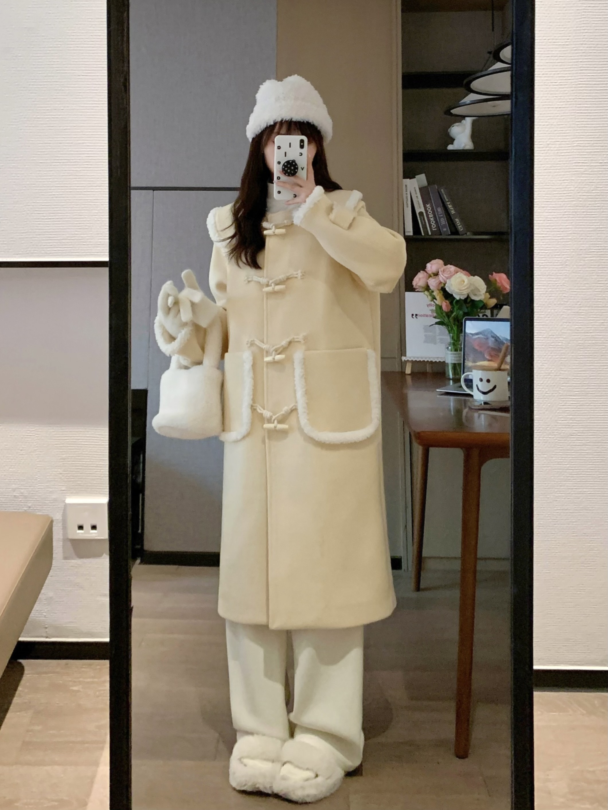 Milk Yellow Doll Collar Mid-Length Woolen Coat for Women - Elegant Slimming Design for Early Spring Fashion