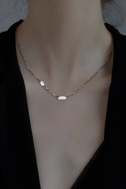 Minimalist Clavicle Chain Necklace for Women - Light Luxury High-End Accessory in Elegant Design