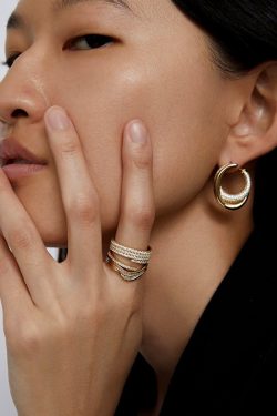 Minimalist Double-Layer Gold-Plated Oval Ear Clip Earrings with Diamond-Inlaid Design - High-End European and American Luxury Style