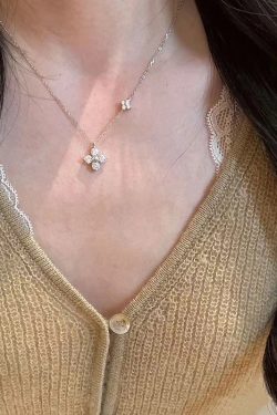 Minimalist Four-Leaf Flower Pendant Necklace with Sparkling Zircon for Women - Versatile 2025 Style, Elegant Fashion Accessory
