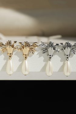 Minimalist Gold Pearl Drop Earrings - Elegant Luxurious Design for Versatile Wear at Gatherings and Outings, Perfect for Any Occasion