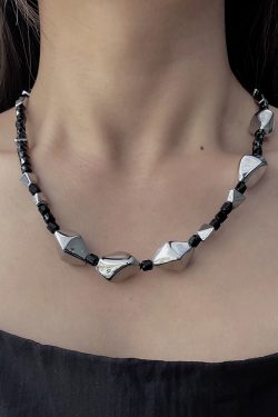 Minimalist Irregular Beaded Necklace for Women - Versatile Clavicle Chain in Light Luxury Style, Perfect for Summer Fashion