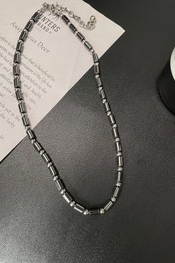 Minimalist Light Luxury Necklace for Women & Men, Versatile Hip-Hop Clavicle Chain, Personalized High-End Accessory