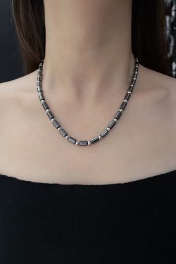 Minimalist Light Luxury Necklace for Women & Men, Versatile Hip-Hop Clavicle Chain, Personalized High-End Accessory