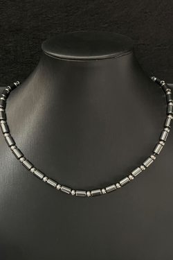 Minimalist Light Luxury Necklace for Women & Men, Versatile Hip-Hop Clavicle Chain, Personalized High-End Accessory