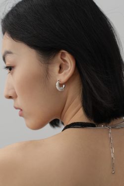 Minimalist Metallic Avant-Garde Ear Studs - Versatile Silver Circle Wrapped Chain Small Earrings for Cool Style