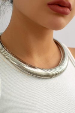 Minimalist Snake Bone Choker Necklace - Exaggerated Clavicle Jewelry - European American Fashion Accessories for a Chic Look