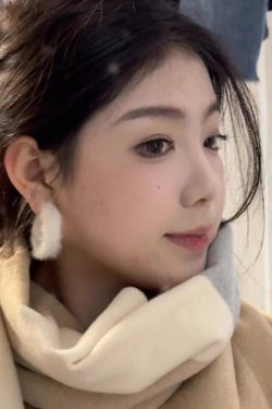 Minimalist White Plush Ear Hoops for Women - Light Luxury High-End Earrings, 2024 New Style, Chic Niche Fashion Accessories