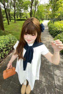 Minimalist White Shirt for Women - Unique First Love Design, Sweet Temperament, Versatile Fashion Top