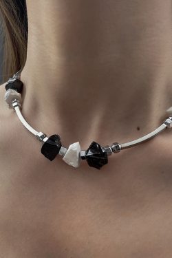Natural Stone Chip Bead Necklace for Women - High-End Sweet & Cool Spicy Girl Clavicle Chain, Unique Niche Design Accessory