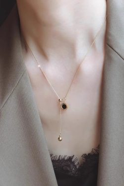 Niche Design Women's Clavicle Chain Necklace - Elegant Parisian Style Jewelry